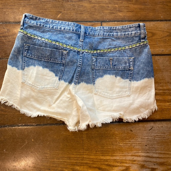 Free People HR Size 10 (30) Cut-off Distressed Faded Bleached Blue Jean Shorts. - Picture 2 of 5